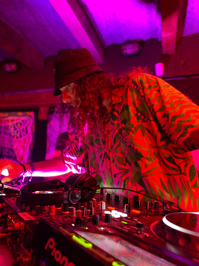 Record a drum and bass mix for you by Dollaaudio Fiverr