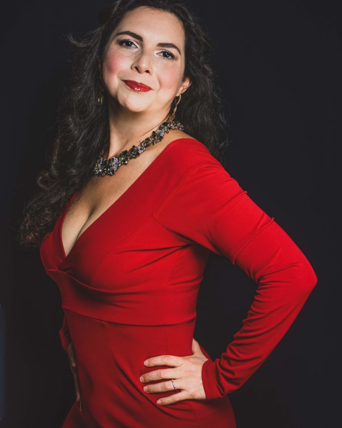 provide singing lessons opera, pop and modern techniques
