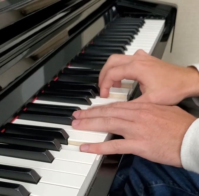 teach you to play piano by ear