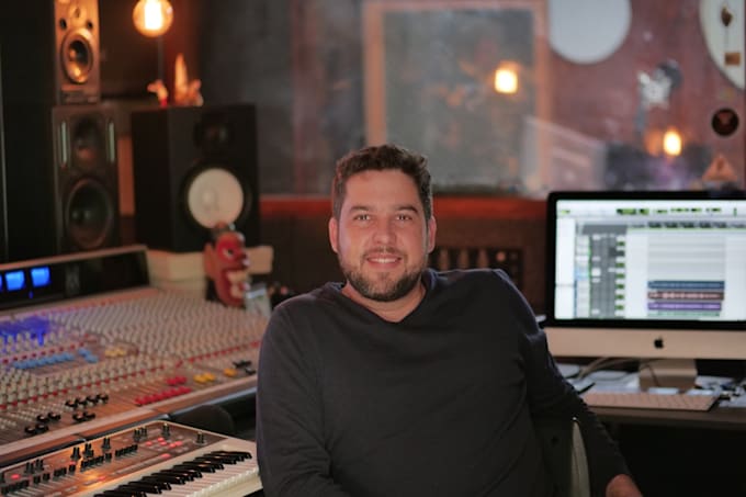 record keyboards and create a special atmosphere in your song