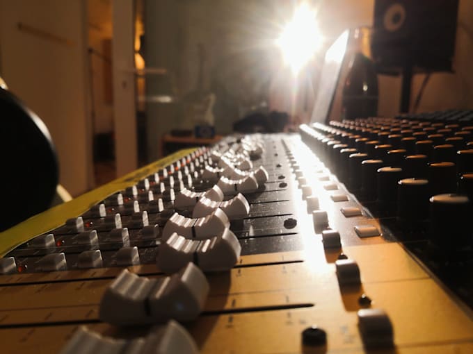 mix and master your music as a certified sound engineer