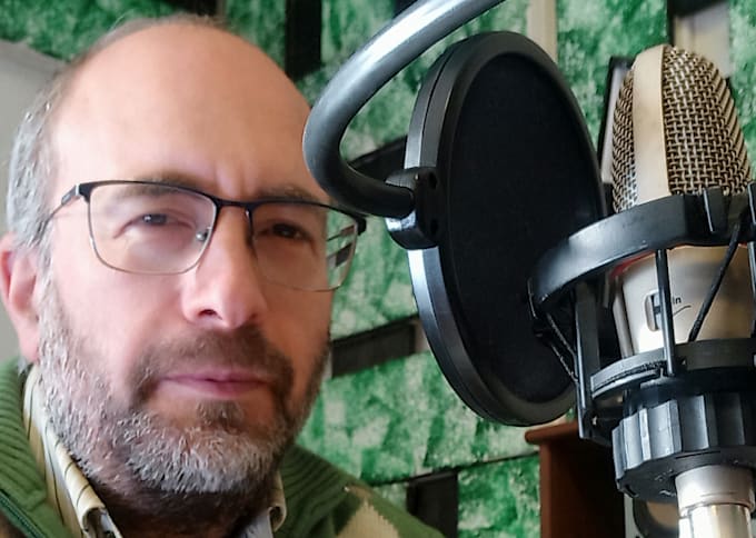 record a nature documentary style voice over in italian