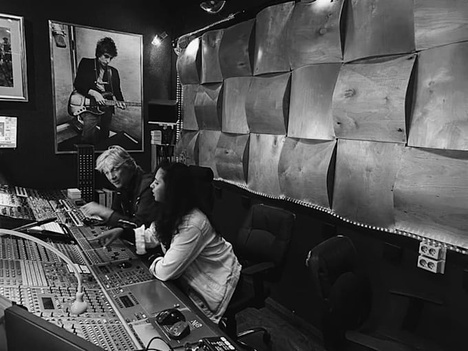 produce a soulful track with live instruments