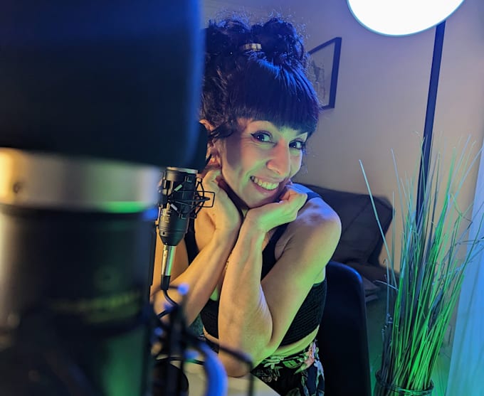 record a spanish female voice over dynamic and friendly