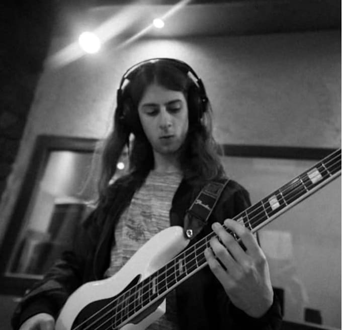 record professional bass lines for your song