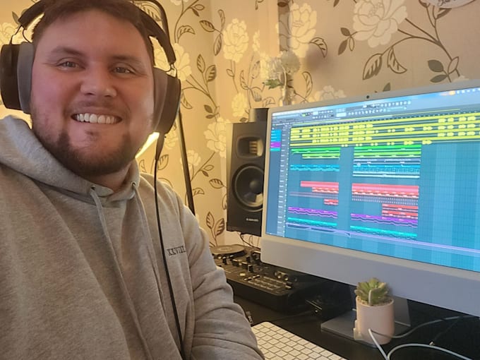 professionally mix and master your electronic house track