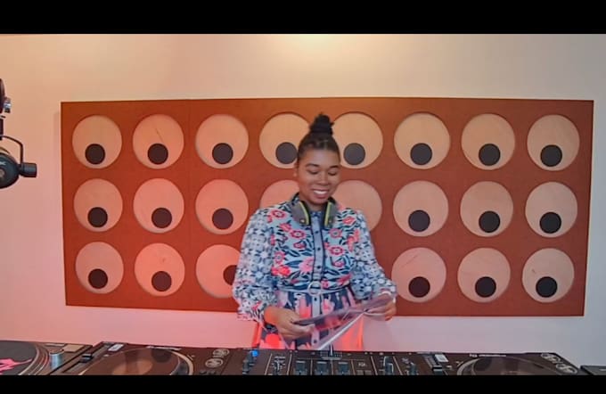 provide dj sets with vocals