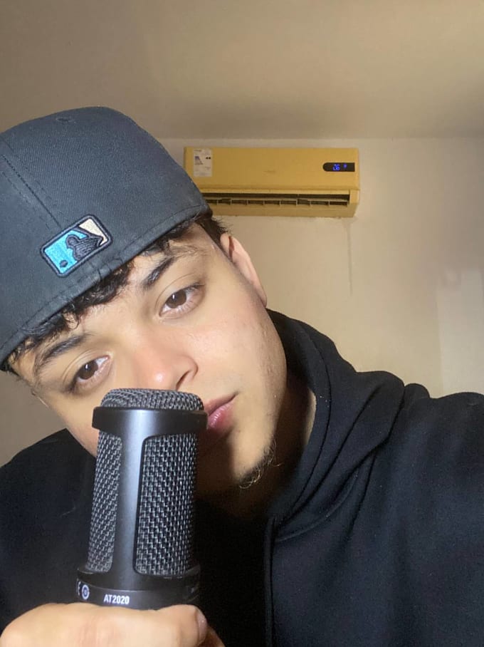 professional voiceover in latin spanish for ads and commercials