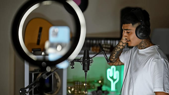 write custom rap lyrics and be your professional hip pop ghostwriter