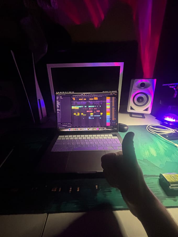 make techno house hit banger