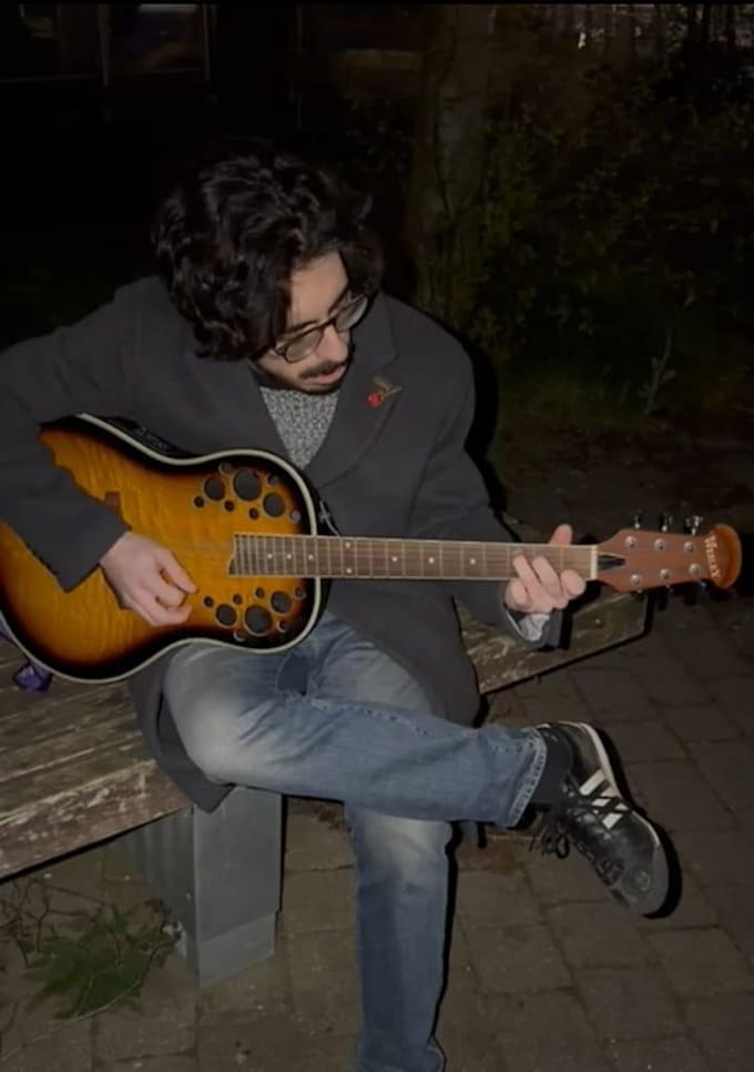 teach you guitar at a beginner level