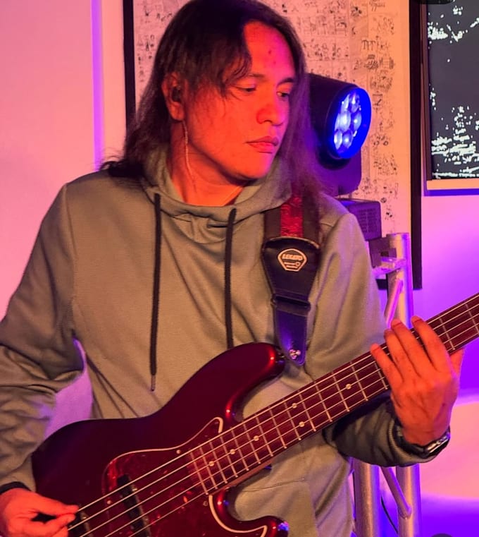 record a bassline for your song or backing track