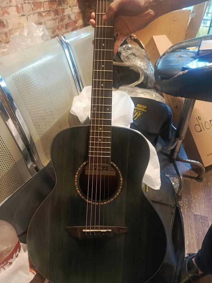 teach you beginner guitar and basic singing from scratch