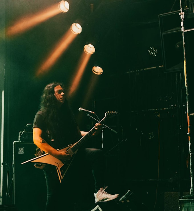 compose and record crushing guitar riffs for your songs