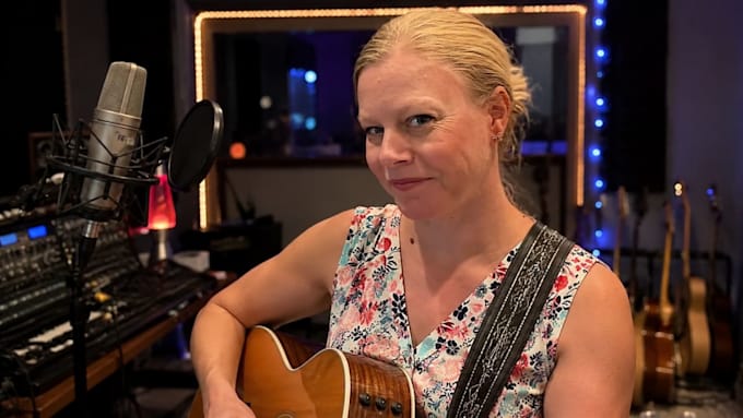 write and sing a female custom gift song for special occasions