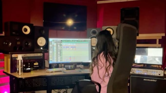 be your professional female singer ,vocalist