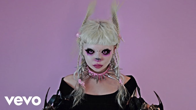 create dark alternative pop and witch vocals