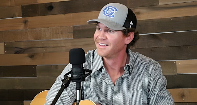 write and sing a funny american country comedy song