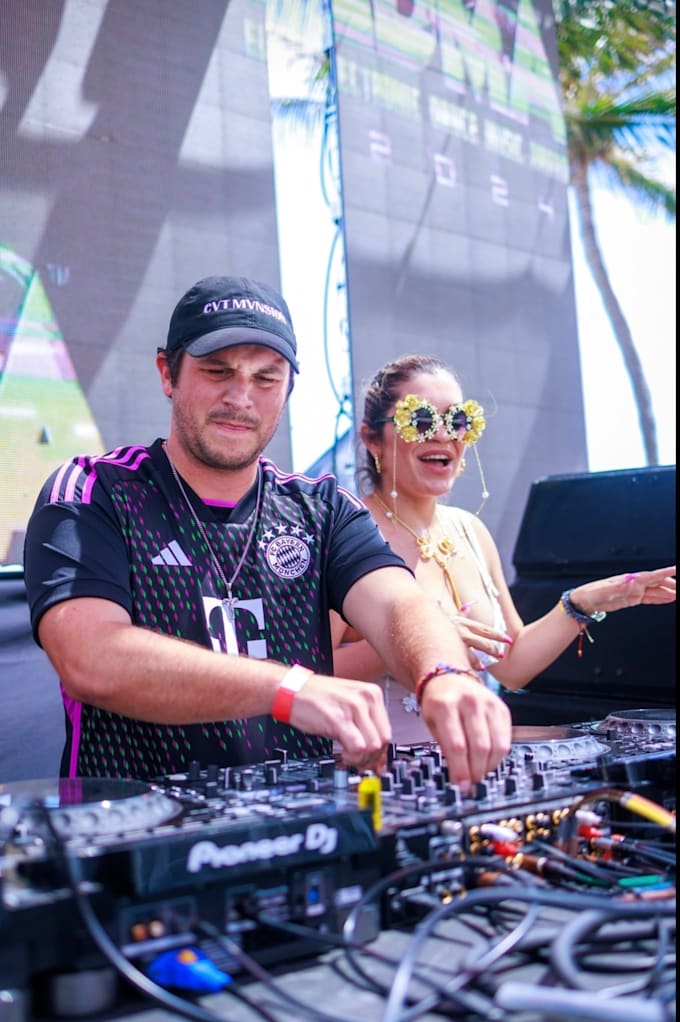 create professional dj mixes, remixes, and edits