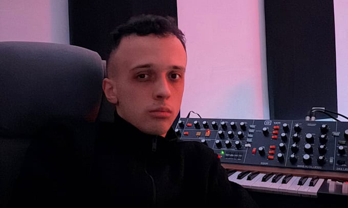produce a custom synthwave, synthpop beat for you
