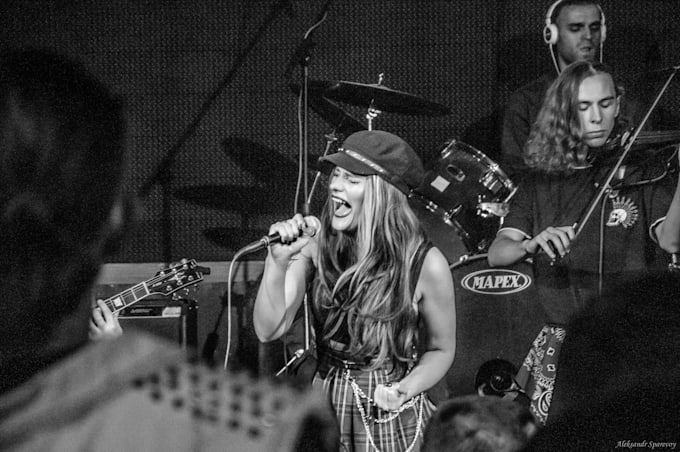 sing female ukrainian rock vocals