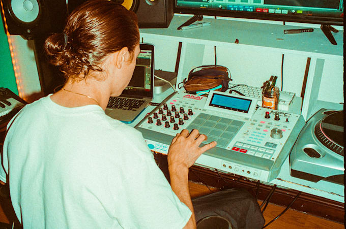 produce custom hard hitting trap or boom bap beat
