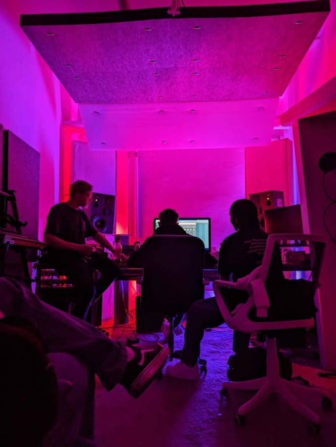 provide industry standard mix and mastering for your music