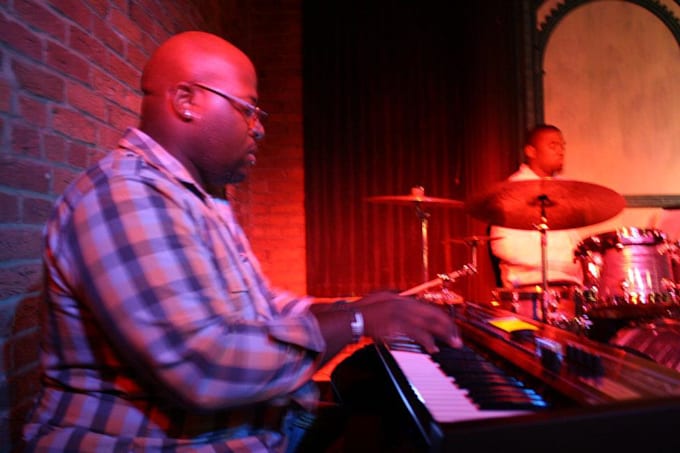 play synth or aux keys on your song