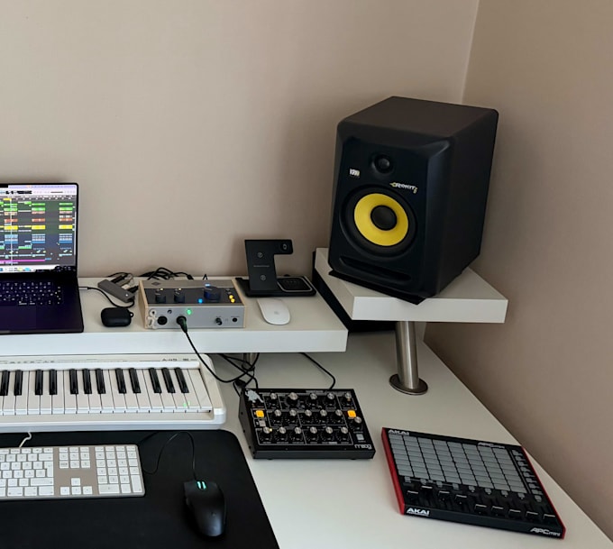 create analog bass from your midi using moog minitaur