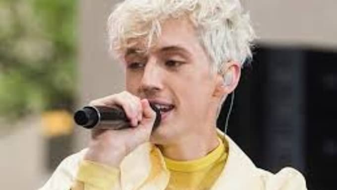 write electropop synth pop and alt pop lyrics and record it