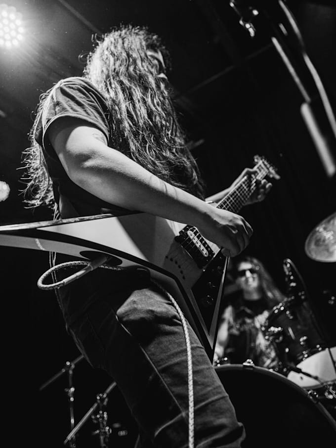 compose and record crushing guitar riffs for your songs