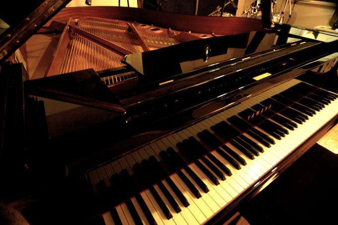 Bestseller - play a piano part on a beautiful real yamaha grand piano