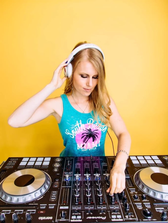 Gig Preview - Perform a virtual dj set or live stream in any genre