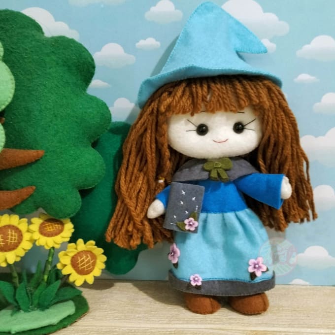 Gig Preview - Make a cute doll using felt fabic and yarn hair