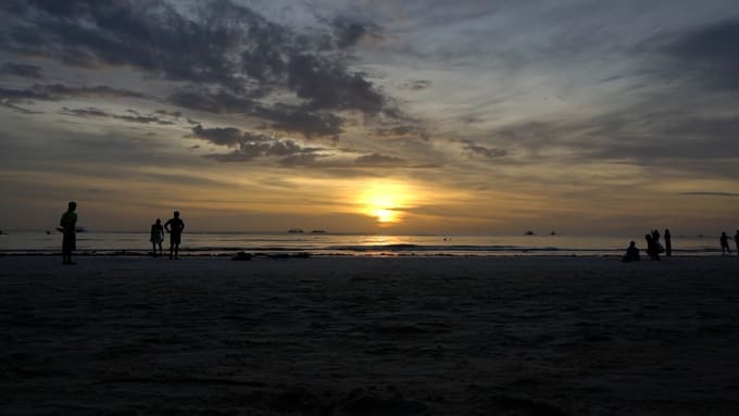 Gig Preview - Film a first person 10 minute walk on  the beach