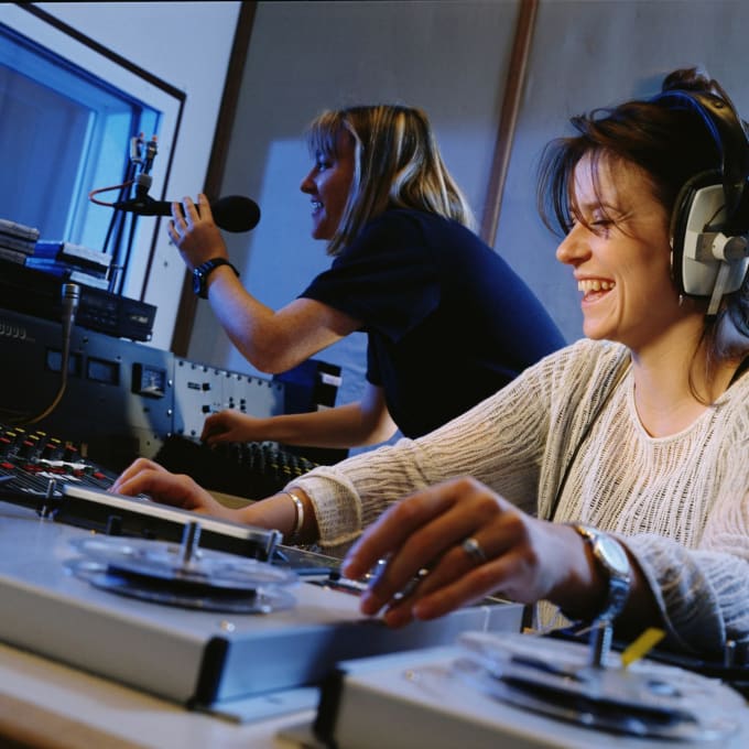 Gig Preview - Upload your song to a international radio airplay dj network