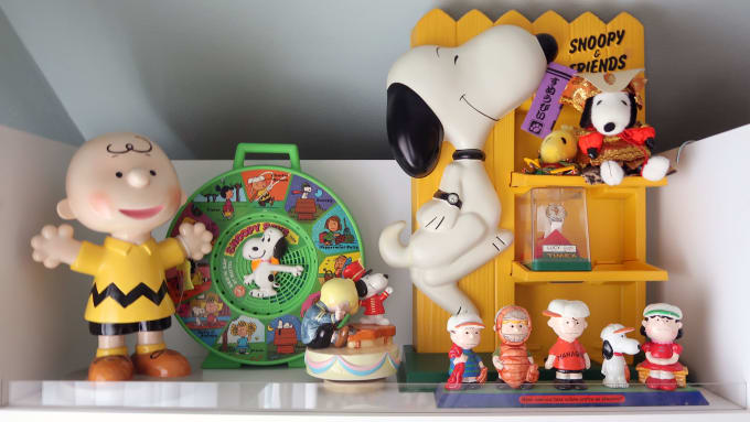 Gig Preview - Appraise a peanuts comic strip and snoopy collection