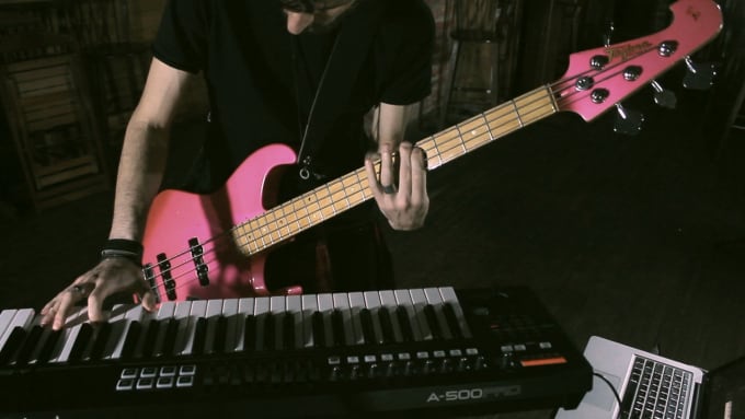 Gig Preview - Record pro bass guitar or synth bass to your track