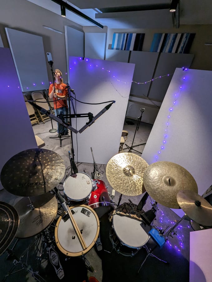 Gig Preview - Add professionally recorded drums to your track