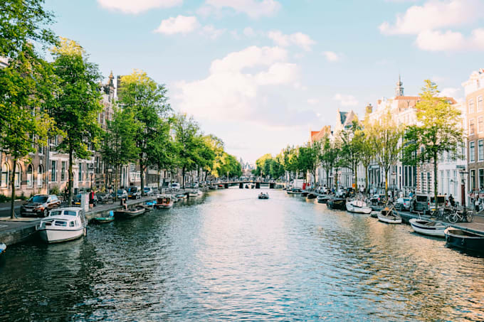 Bestseller - design a 3 day itinerary for a capital in europe