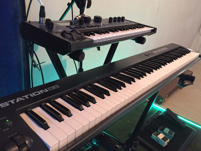 Gig Preview - Play piano, strings or synths on your music