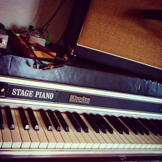 Gig Preview - Give you 86 loops played on my fender rhodes