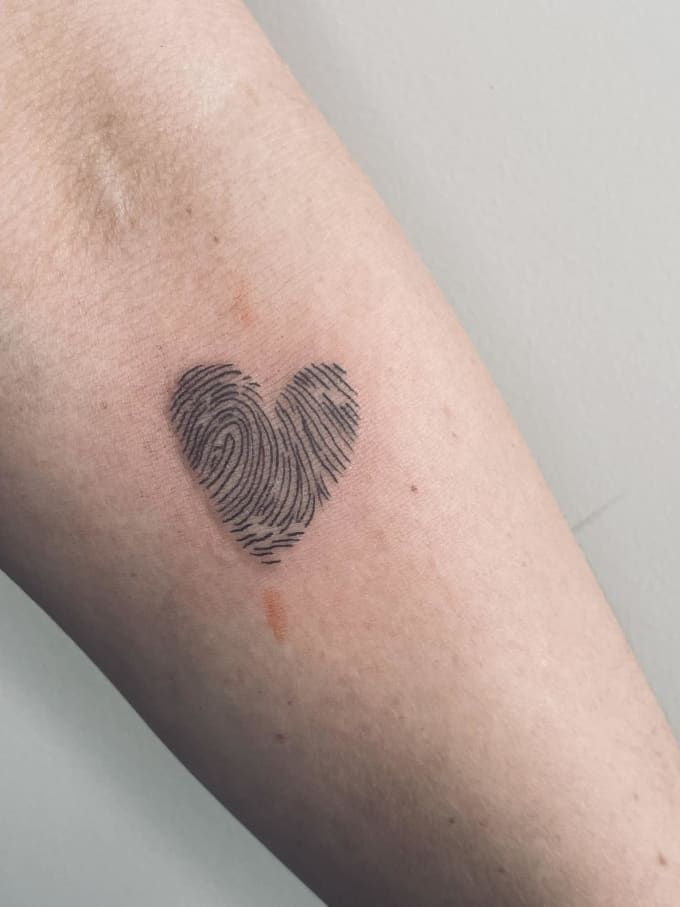 Gig Preview - Vector trace fingerprint for tattoo or jewelry engraver