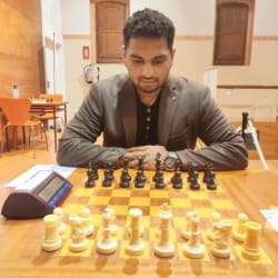 Analyze your chess games and help you fix your mistakes by Ojaschess