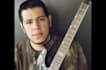 give online guitar lessons