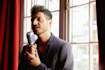 sing any music in english, portuguese or spanish