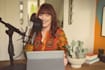record a german female voice over in a warm, charming voice