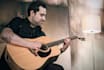 teach you online how to play guitar with a pro instructor