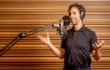 produce a male german voice over in a deep voice
