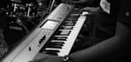 train you in piano with simple, structured guidance
